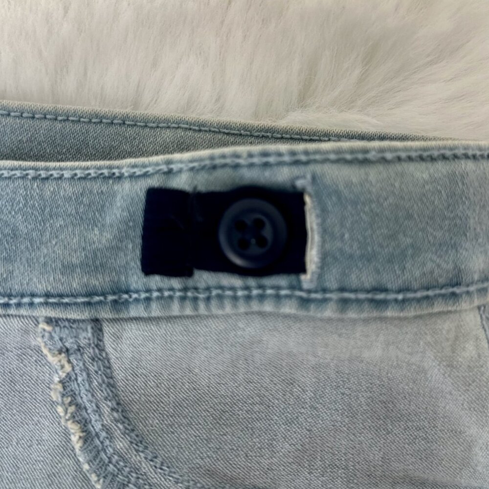 Levi’s Flex Pull-On Denim Shorts - Picture 6 of 7